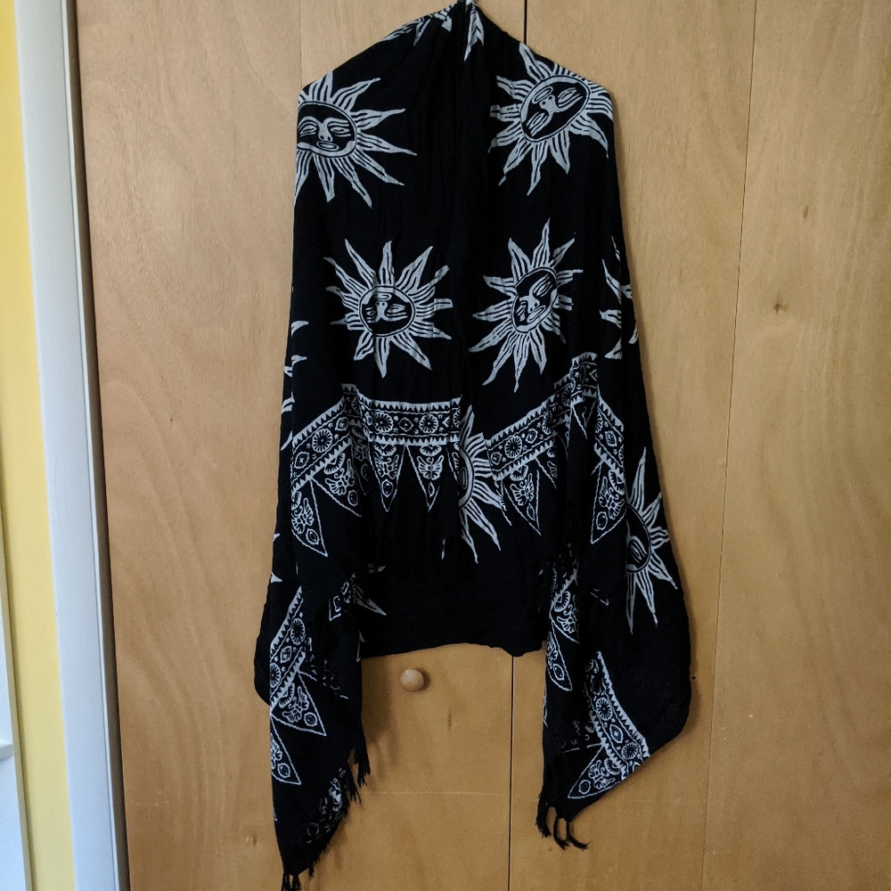Black & White Scarf/Sarong 🔆
